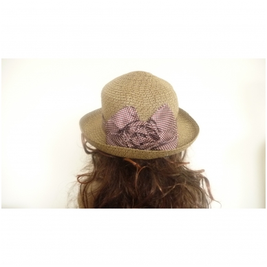 Модная шляпка на лето с коричневым бантом 2
