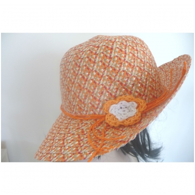 Woman hat from paper with knitted flower 4