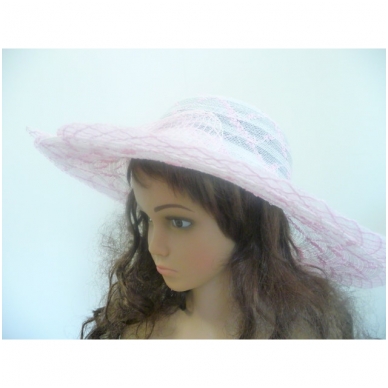 Šviesiai rožinė vasarinė skrybėlė su gėle 2